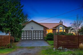 @ Marbella Lane Wave HS W/ev Charger, Oceanfront!