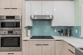 @ Marbella Lane Wave HS W/ev Charger, Oceanfront!