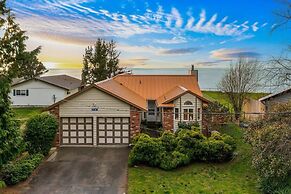 @ Marbella Lane Wave HS W/ev Charger, Oceanfront!