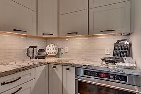 @ Marbella Lane - Eccentric 4BR Modern Ranch Home