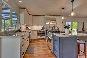 @ Marbella Lane - Eccentric 4BR Modern Ranch Home