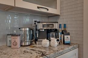 @ Marbella Lane - Eccentric 4BR Modern Ranch Home
