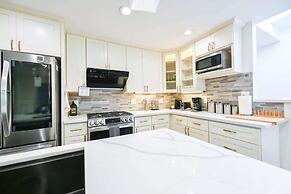 @ Marbella Lane - Exquisite Home 3BR