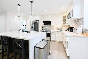 @ Marbella Lane - Exquisite Home 3BR