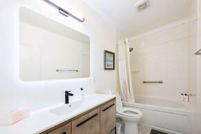 @ Marbella Lane - Exquisite Home 3BR