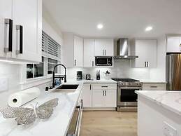 @ Marbella Lane - Contemporary Sophisticated Home