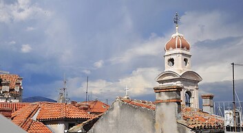 Room-room With the City and sea View