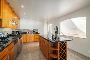 @ Marbella Lane - Vibrant 5BR Home in Daly City