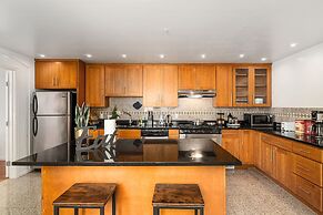 @ Marbella Lane - Vibrant 5BR Home in Daly City
