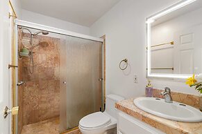 @ Marbella Lane - Vibrant 5BR Home in Daly City