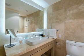 1 Hotel & Homes Private Luxury Suites