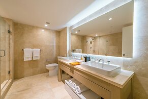 1 Hotel & Homes Private Luxury Suites