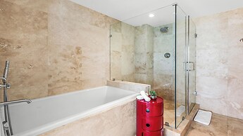 1 Hotel & Homes Private Luxury Suites