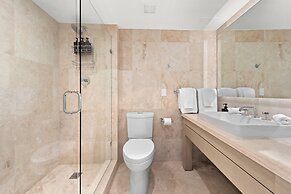 1 Hotel & Homes Private Luxury Suites