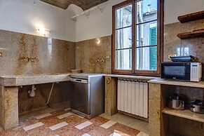 Palestro Apartment by Mamo Florence