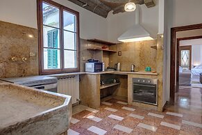 Palestro Apartment by Mamo Florence