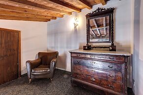 Palestro Apartment by Mamo Florence