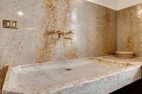 Palestro Apartment by Mamo Florence