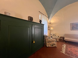 Wine Apartments Florence Lawrence
