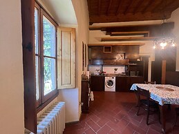 Wine Apartments Florence Lawrence