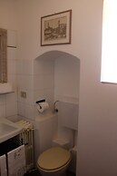 Wine Apartments Florence Lawrence