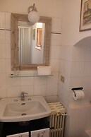 Wine Apartments Florence Lawrence