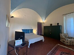 Wine Apartments Florence Lawrence