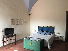 Wine Apartments Florence Lawrence