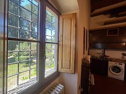 Wine Apartments Florence Lawrence