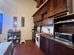Wine Apartments Florence Lawrence