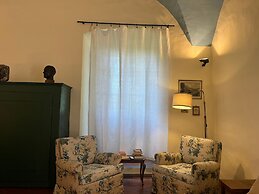 Wine Apartments Florence Lawrence