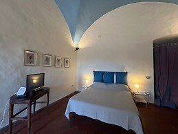 Wine Apartments Florence Lawrence