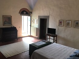 Wine Apartments Florence Lawrence