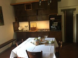 Wine Apartments Florence Lawrence