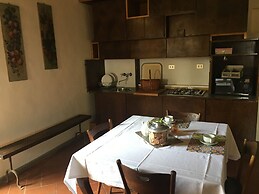 Wine Apartments Florence Lawrence