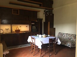 Wine Apartments Florence Lawrence