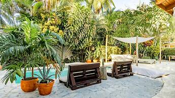 Kibayo Lagoon Villa With Palm Tree Garden Lagoon