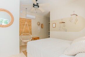 Kibayo Lagoon Villa With Palm Tree Garden Lagoon