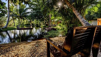 Kibayo Lagoon Villa With Palm Tree Garden Lagoon