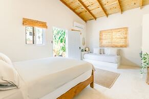 Kibayo Lagoon Villa With Palm Tree Garden Lagoon