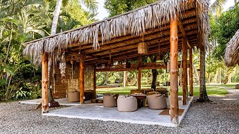 Kibayo Lagoon Villa With Palm Tree Garden Lagoon