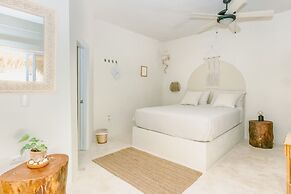 Kibayo Lagoon Villa With Palm Tree Garden Lagoon