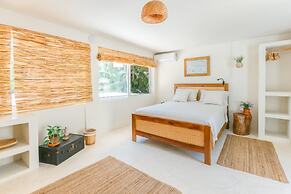 Kibayo Lagoon Villa With Palm Tree Garden Lagoon