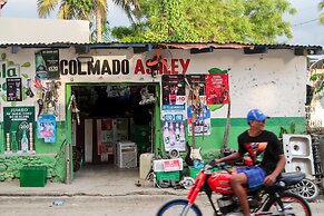 Kibayo Lagoon Villa With Palm Tree Garden Lagoon