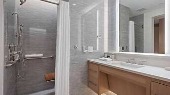 Modern 1 Bedroom Luxury Ski In, Ski Out Residence in Snowmass Base Vil