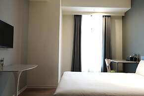 AKA Hotel