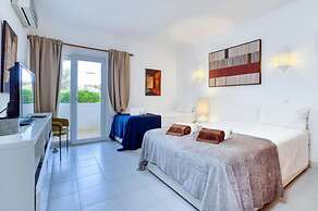 Carvoeiro Pool House by Vacationy