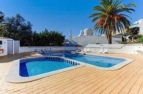 Carvoeiro Pool House by Vacationy