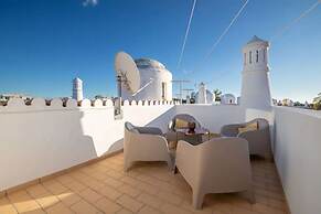 Carvoeiro Pool House by Vacationy