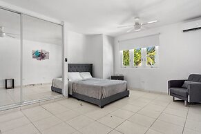 Beach Access Escape With Pool and Tanning Lounges